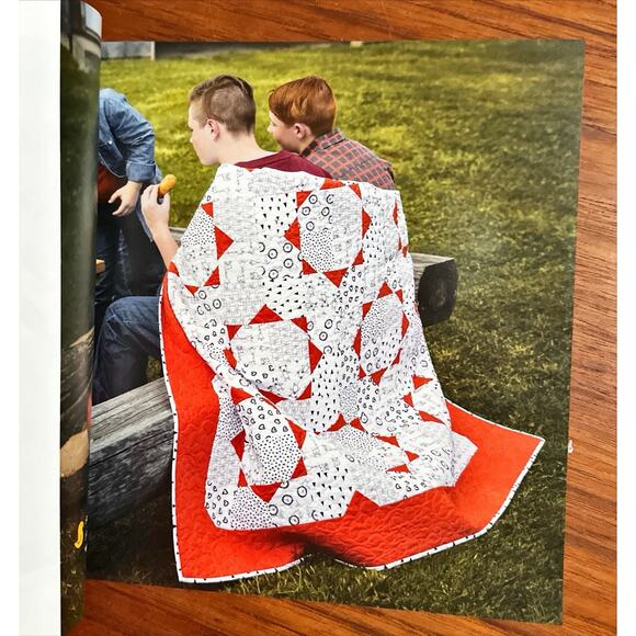 Missouri Star Quilt Co. BLOCK Magazine Fall 2017: Volume 4 Issue 5 Book - Picture 3 of 4